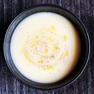 Minimalistyczna zupa krem z kalafiora