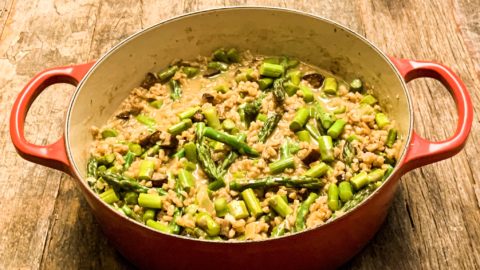 Wiosenne risotto ze szparagami (i kiełbasą)